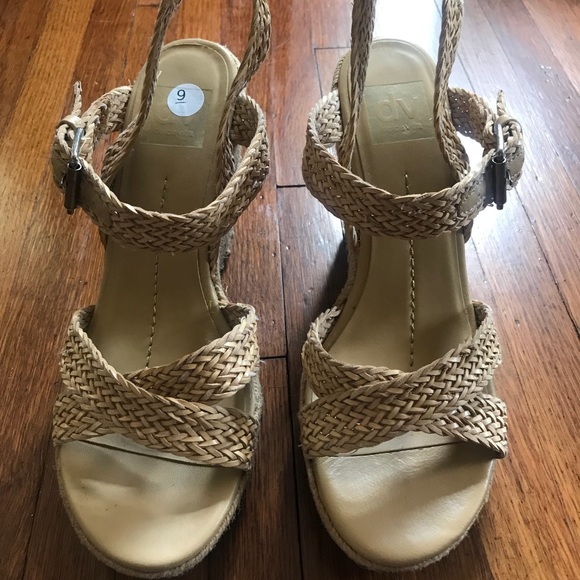 Dolce Vita tan wedge with woven straps. Size 9 - Picture 3 of 5